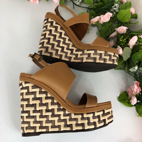 Aquatalia cognac wedge sandal size 8.5 (Stant)